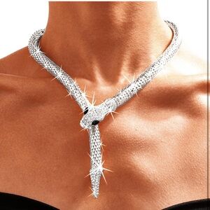 Rhinestone Snake Necklace Bendable Choker
 Silver serpenti